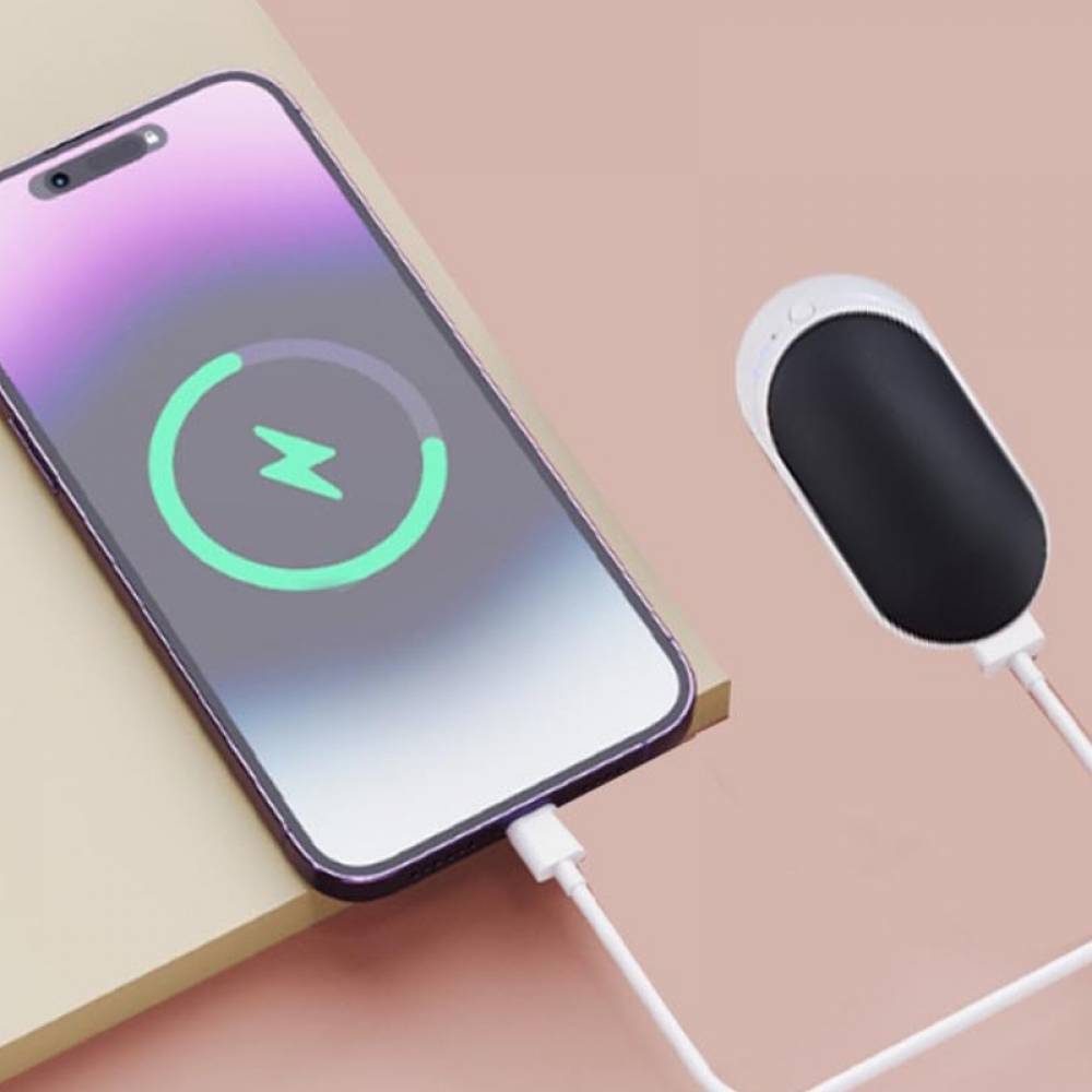 방한용품 충전식 핫팩 한 손에 딱 맞는 휴대용 사이즈의 손난로